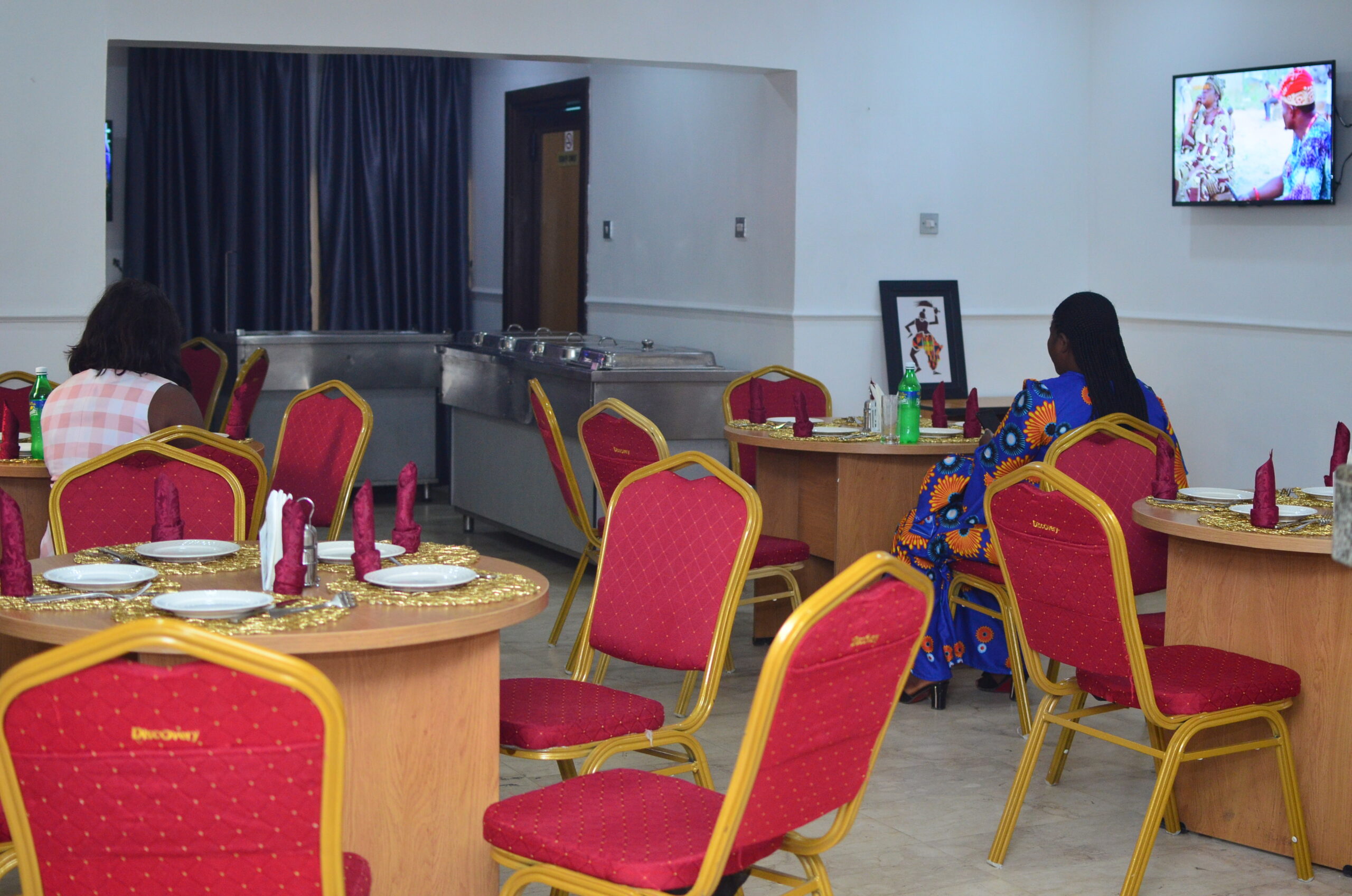 /web/uploads/116/H53 Suites/room-photos/Resturant Space/h53 RS.jpg